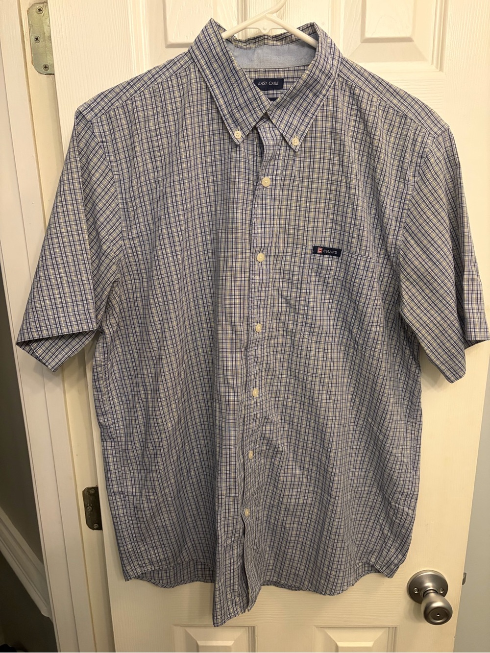 Chaps Men's Blue and White Plaid Short-Sleeve Button-Down Shirt